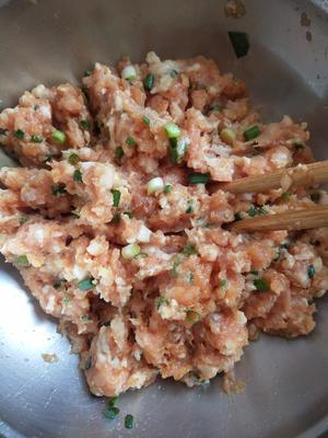 槐花猪肉馅饺子的做法 步骤3