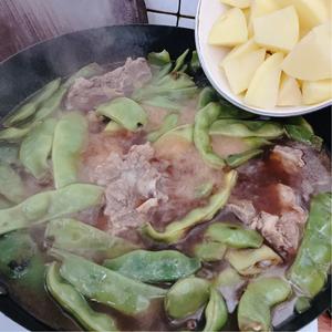 冬日美食|东北铁锅炖豆角排骨土豆（贴饼子一锅出）的做法 步骤25