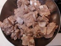 红烧排骨炖豆角土豆的做法 步骤1