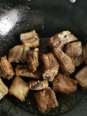 红焖小排炖土豆豆角的做法 步骤4