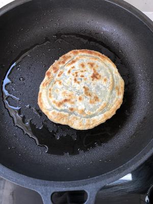 韭菜猪肉馅饼～皮薄馅大不漏巨香的做法 步骤14