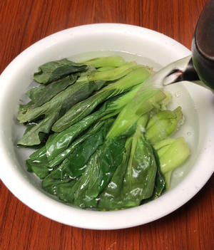 上海青酸菜炒肉末太费米饭了｜做法简单的做法 步骤2