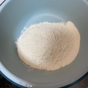 不能拒绝的葱香肉末花卷?咸香可口?百吃不厌的做法 步骤1