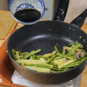 下饭菜肉末土豆烧豆角的做法 步骤8