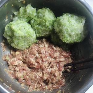 东北经典白菜猪肉馅水饺 & 大连特色白菜猪肉扇贝丁水饺的做法 步骤11