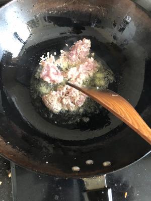 家常菜肉沫毛豆的做法 步骤2