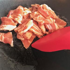 超级下饭米饭扒光光——葱爆五花肉片的做法 步骤4