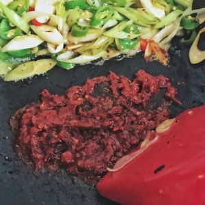 超级下饭米饭扒光光——葱爆五花肉片的做法 步骤8