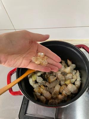 五花肉这么做不腻！干饭人家宴常备：鸡蛋红烧肉的做法 步骤9