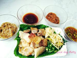 解锁韩式烤肉的四款经典【五花肉蘸酱】在家也能过瘾吃烤肉，内付葱丝的腌制方法的做法 步骤1