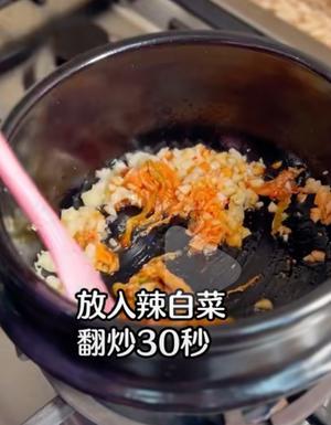 韩式豆腐汤 辣白菜豆腐汤套餐 五花肉炖辣白菜的做法 步骤4