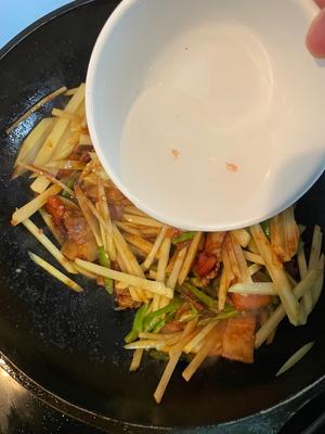 五花肉炒土豆丝的做法 步骤18