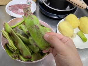 东北菜：五花肉炖油豆角的做法 步骤2