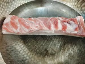 最近超火?的脆皮五花肉的做法 步骤1