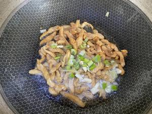 简单家常菜?豆角丝炒肉，营养美味又下饭❗️的做法 步骤9