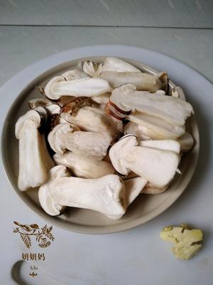 鲜姬松茸肉片汤(简单快捷一锅鲜~上班族的好选择)的做法 步骤3