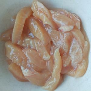 酸甜可口的糖醋里脊(鸡胸肉版)的做法 步骤2