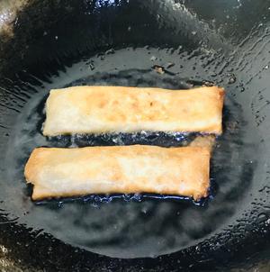 春卷（大白菜香菇黑木耳胡萝卜里脊肉）的做法 步骤17