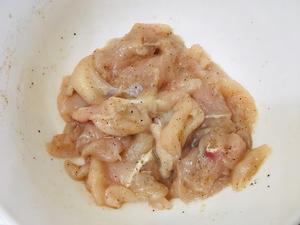 如何制作美味的鸡里脊肉的做法 步骤4