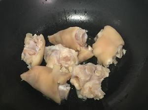 红烧猪蹄的做法 步骤6