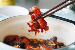 蕉醋黄酒无水花生猪脚煲【7月北鼎珐琅铸铁锅食谱】的做法 步骤7