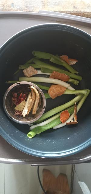 红烧猪蹄子的做法 步骤3