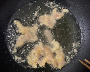 糖醋里脊：给女朋友做一道她喜欢的菜的做法 步骤4