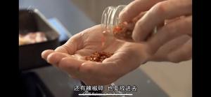 戈登拉姆齐的终极菜谱—多汁猪排的做法 步骤6