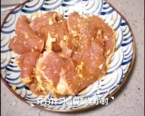 大人小朋友都爱哒蒜蓉黑椒猪扒(视频)的做法 步骤4