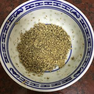 胡椒猪肚鸡的做法 步骤3