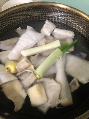 肉皮囤起来做成肉冻，再也不怕浪费了！的做法 步骤2