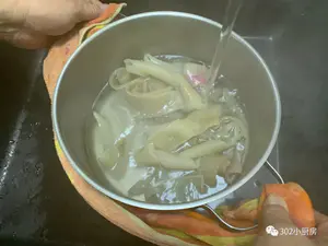 【0023】水晶肉皮冻 <;302小厨房>;的做法 步骤15