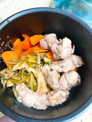 霸王花煲猪骨的做法 步骤3
