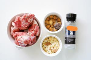 南杏北杏猪骨苹果汤【5月北鼎珐琅铸铁锅食谱】的做法 步骤1