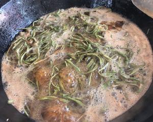 西北菜•猪骨头炖干豆角的做法 步骤7