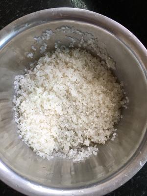 咸香黏糯「皮蛋瘦肉粥???」的做法 步骤1