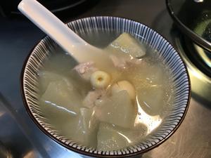 雪梨莲子百合瘦肉汤（绝非黑暗料理！）的做法 步骤11