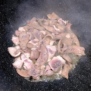 猪肝瘦肉炒辣椒的做法 步骤3