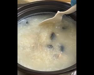 皮蛋瘦肉粥～咸香味美，口感顺滑，暖心暖胃的做法 步骤15