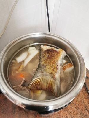 凤眼果大葛黄瓜鱼尾猪骨汤的做法 步骤7