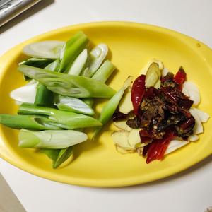 血旺肥肠的做法 步骤3