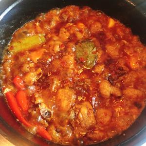 stuab铸铁锅-肥肠鸡火锅的做法 步骤5