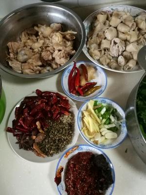 肥肠鸡的做法 步骤1
