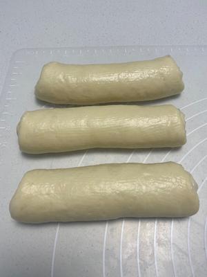 70%中种超级绵软吐司附加黑芝麻馅和椰蓉奶酥馅料的做法 步骤9