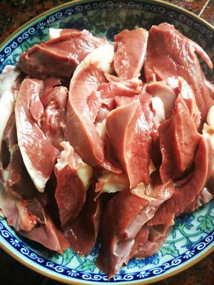 猪心煲黑豆的做法 步骤2