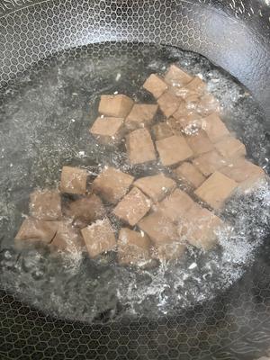麻辣鸭血豆腐的做法 步骤2