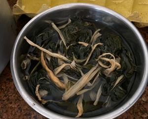 妈妈教的菜干煲猪肺的做法 步骤1