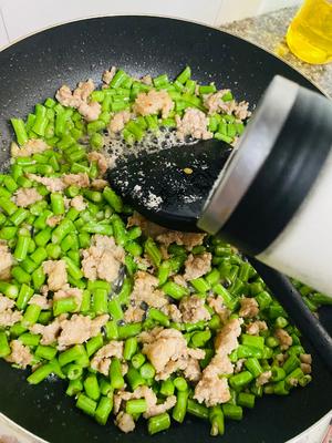 手残党也会做的（肉末豆角），拌面拌饭都超级下饭的！！！的做法 步骤7