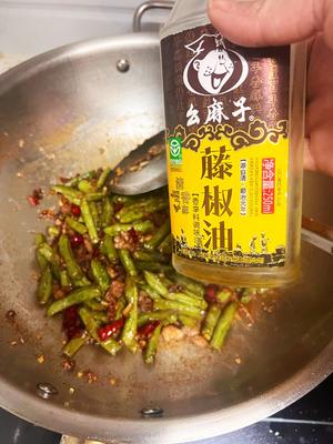 川味肉末干煸豆角的做法 步骤12