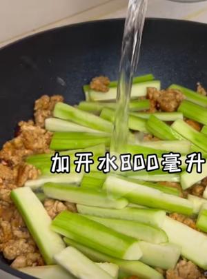 肉沫汤粉米粉香酥小油条 牛肉香菇米线土豆饼的做法 步骤9